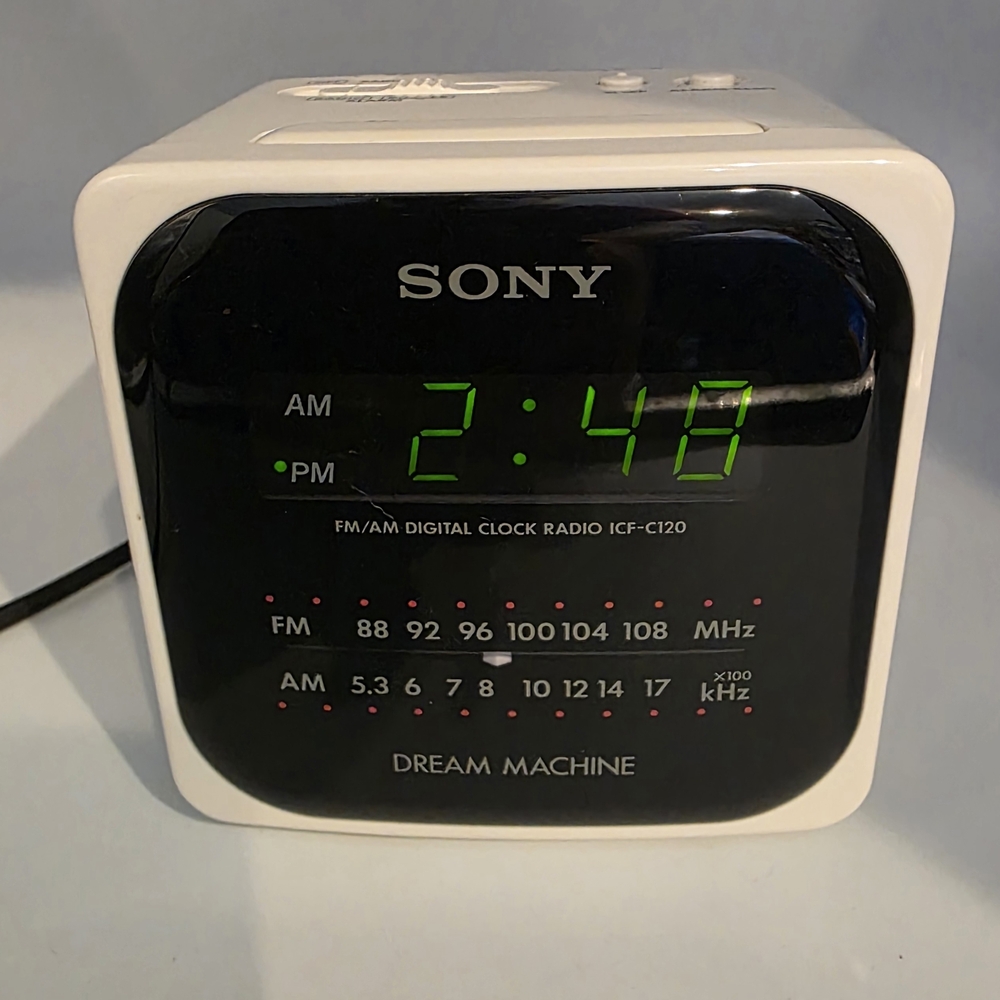 Sony Dream Machine White Digital AM/FM Clock Radio